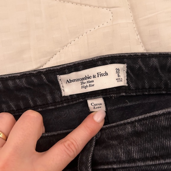 Abercrombie Curve Love The Mom Jean in Black - Picture 3 of 3